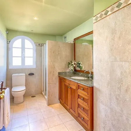 Duplex With Sea Views 말라가